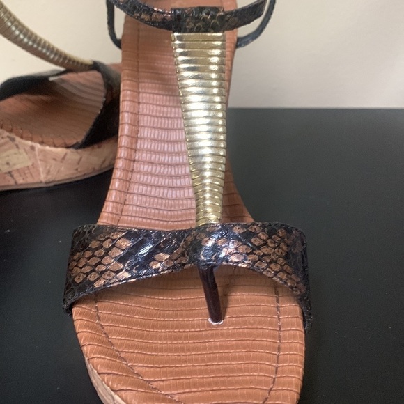 NEW Quipid Gold Strappy Wedge Sandals - Picture 10 of 11